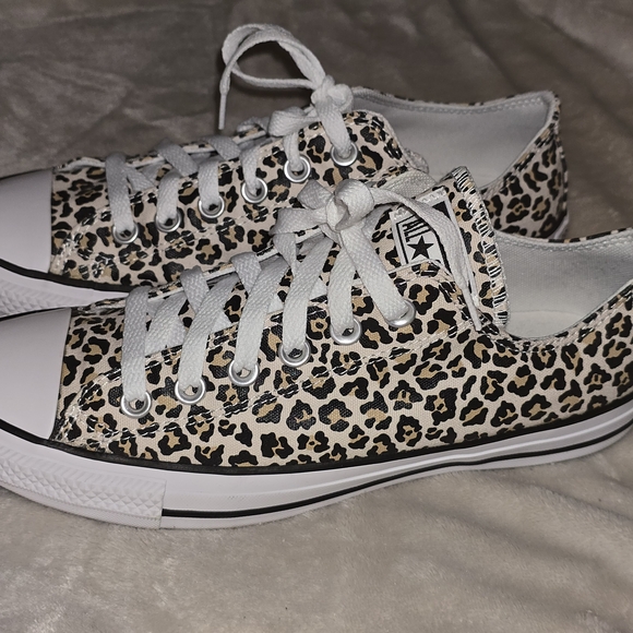 Converse Chuck Taylor All Star OX Leopard Print Sneakers – Women’s 9 / Men’s 7 - Picture 4 of 6